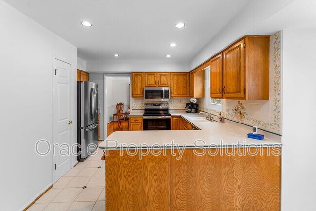 Building Photo - 8009 Frontier Dr