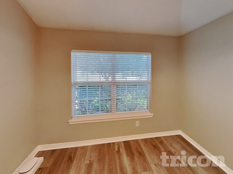 Building Photo - 715 Pequin Rd