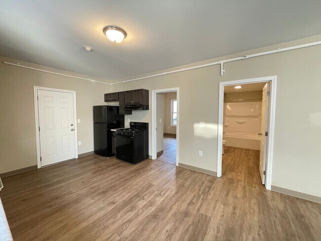 Building Photo - 463 Beech St