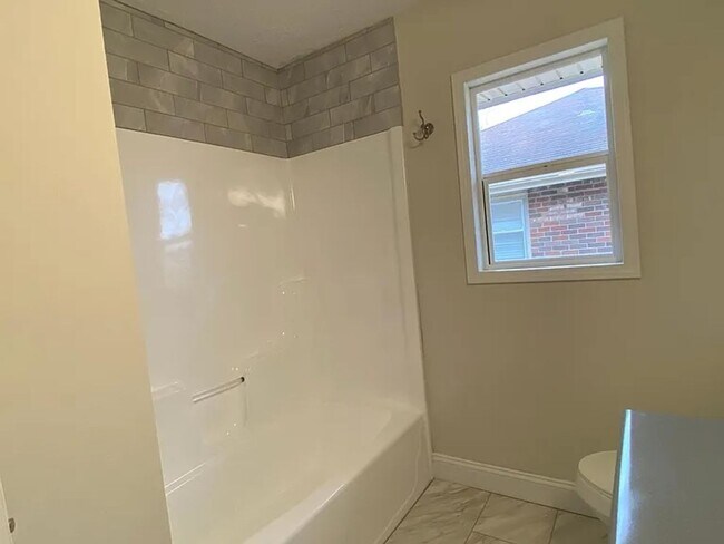 Building Photo - Charming 3-Bedroom Home in a Great South S...