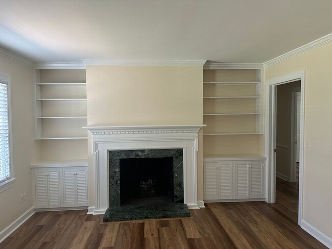 Building Photo - 2650 Grosvenor Pl