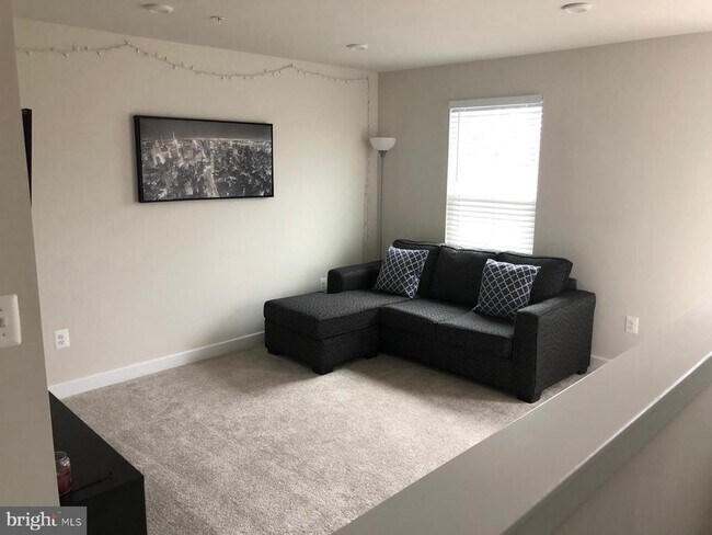 Building Photo - 6212 Editors Park Dr