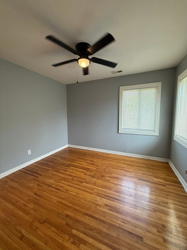 Building Photo - 638 S Woodlawn Blvd