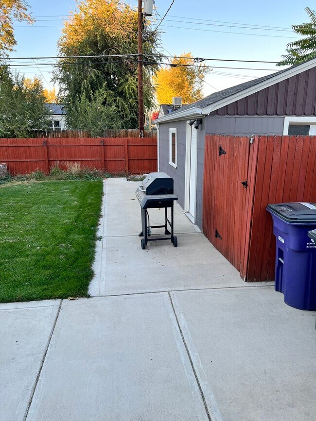 Building Photo - Updated Chaffee Park Home