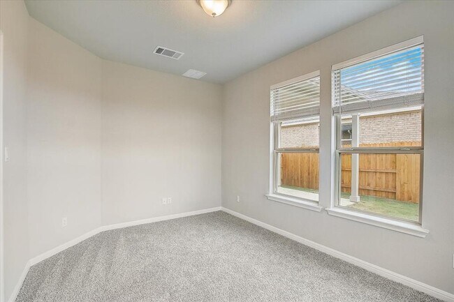 Building Photo - 108 Peruvian Ln