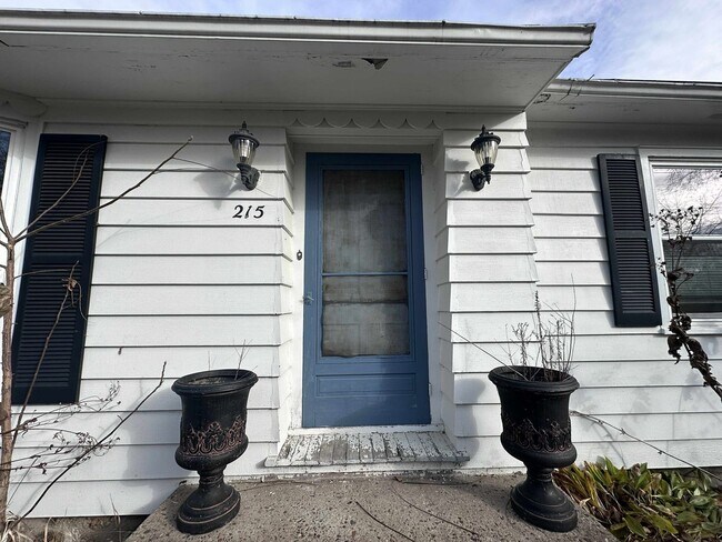 Building Photo - Click the “Apply Now” button or email wapmrentals@gmail.com for a prompt response.