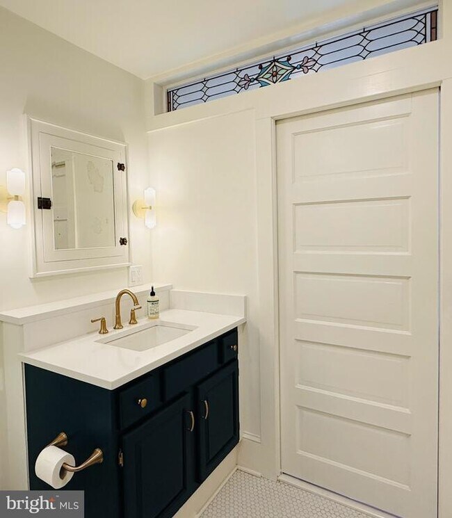 Building Photo - 46 York St