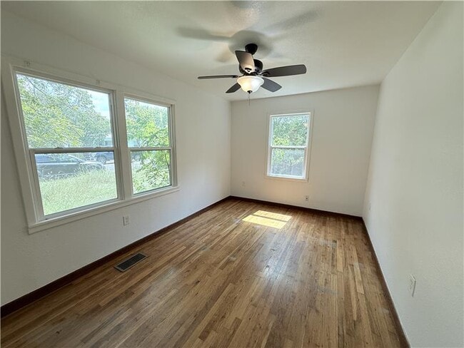 Building Photo - 1004 S 3rd St