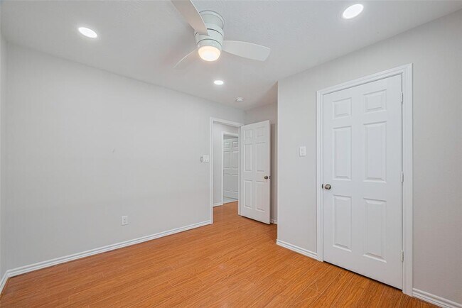 Building Photo - 1105 Panama St