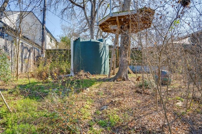 Building Photo - 2404 Barton Skyway