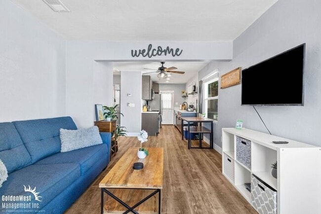 Building Photo - Modern 2Bdm 1Ba Upstairs Unit in North Park!