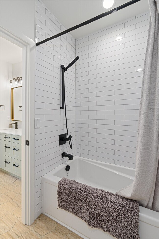 Upper Bath - 2151 N 147th St