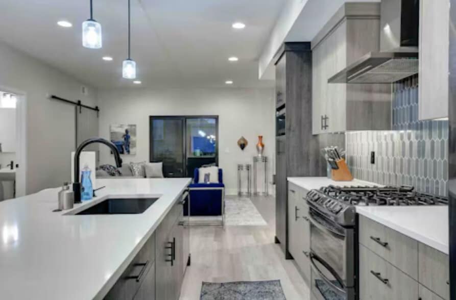 Fully equipped chef’s kitchen - 1013 Park Ave