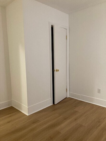 Building Photo - 689 Washington St