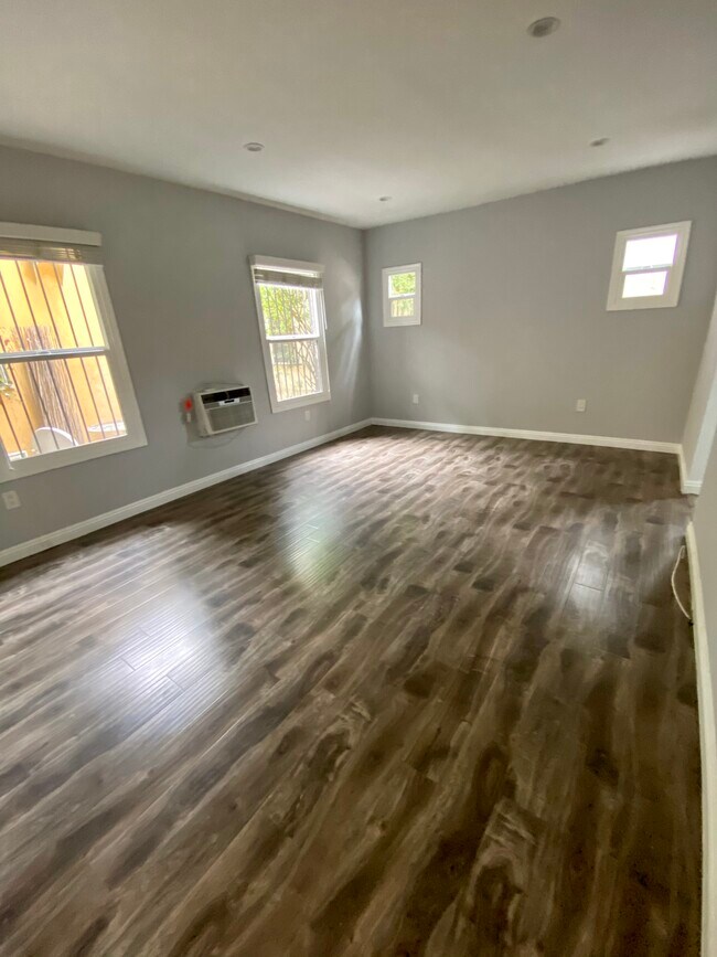 LIVING ROOM - 7284 1/2 Fountain Ave