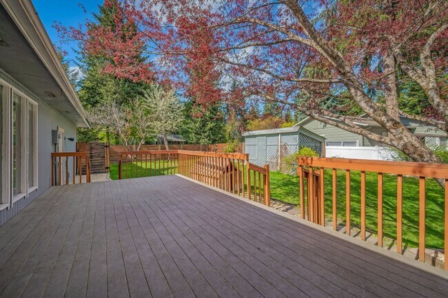 Building Photo - Emerald Estates 4 bed 2 bath with fenced yard