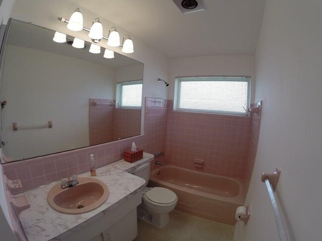 Building Photo - 4610 NW 47th St