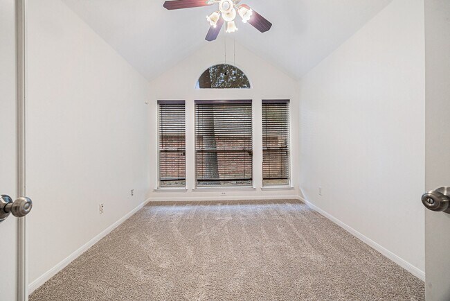 Building Photo - 87 N Veranda Ridge Dr