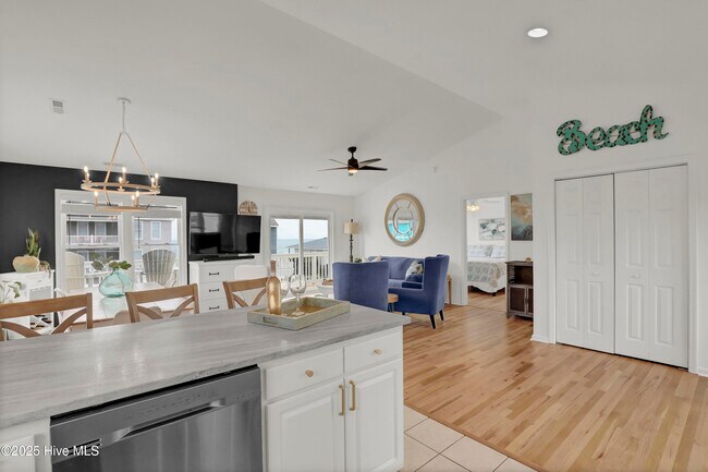 Building Photo - 1401 S Shore Dr