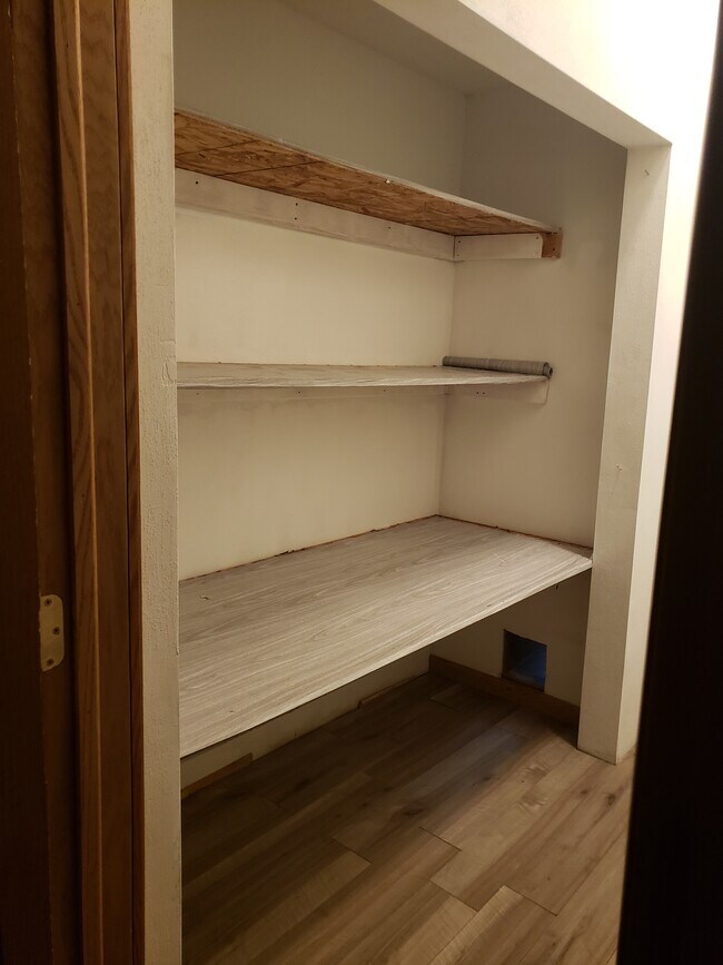 Building Photo - 608 W South St