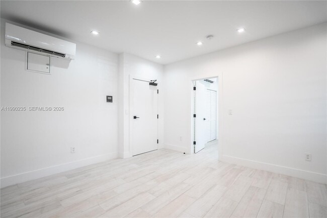 Building Photo - 960 Jefferson Ave