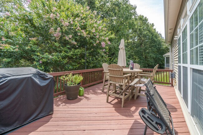 Building Photo - Luxury Golf Course Town Home with Master Suite on Main Level