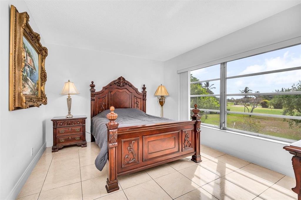 Building Photo - 2800 N Palm Aire Dr