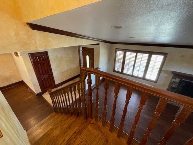 Building Photo - Spacious 4 Bedroom Oxnard Home with Custom...