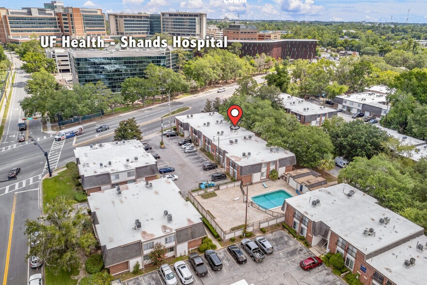 Building Photo - 1700 SW 16th Ct