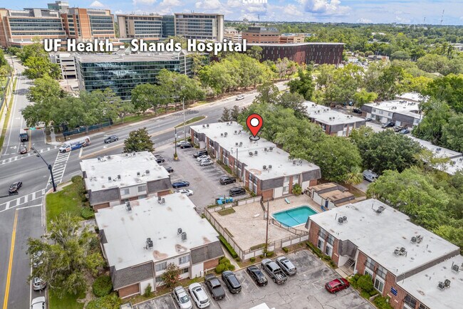 Building Photo - 1700 SW 16th Ct