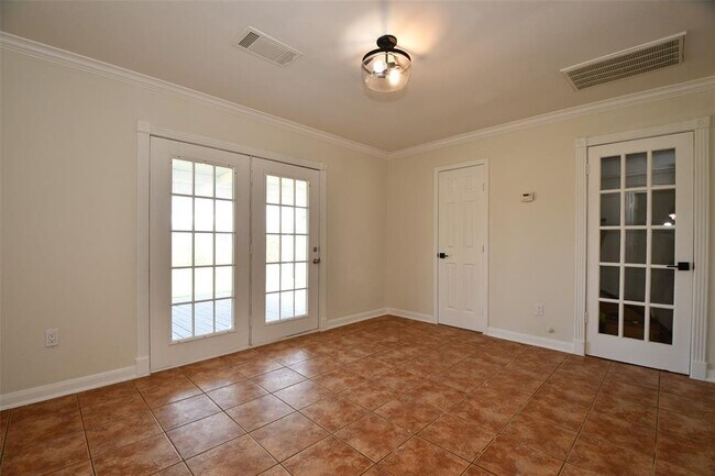 Building Photo - 10946 Fullerton Dr