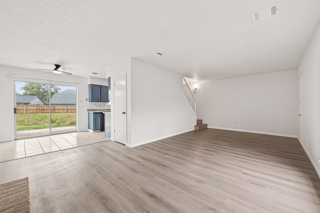 Building Photo - 7523 La Pl Dr
