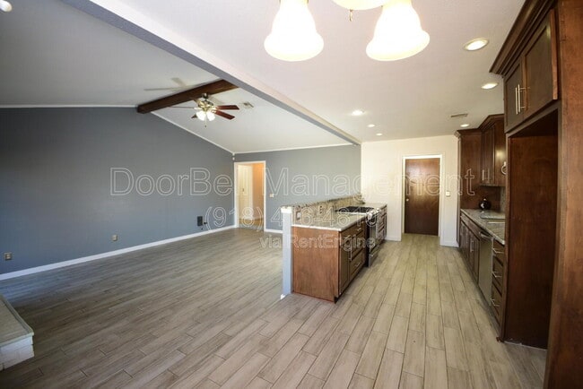 Building Photo - 1312 W South Park St