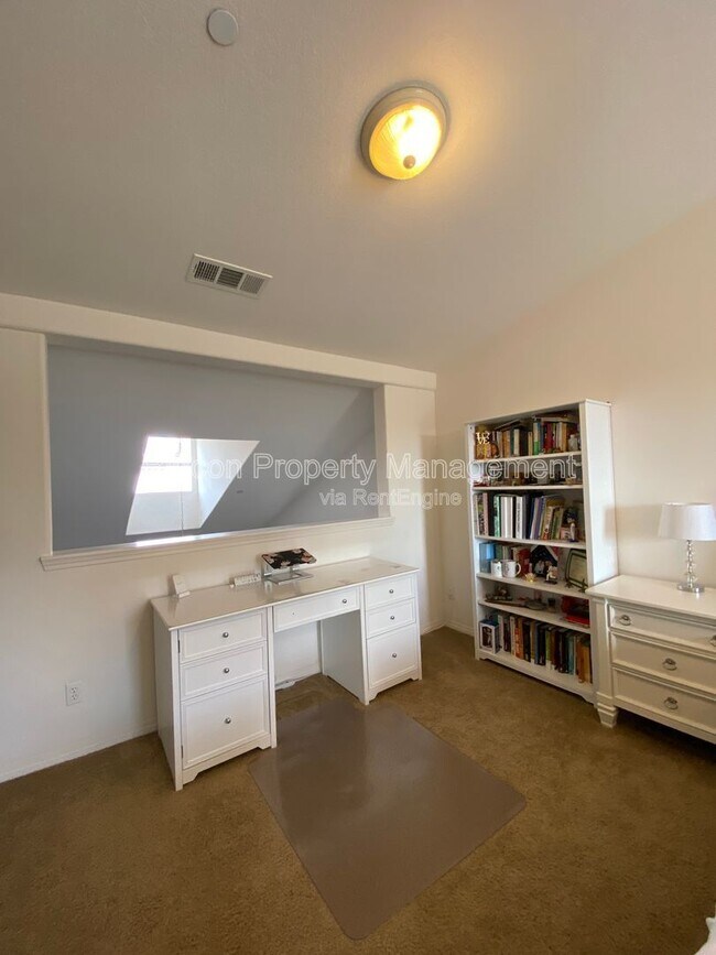 Building Photo - 11216 Snapdragon St