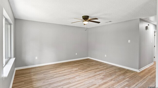Building Photo - 826 Sherron Ave