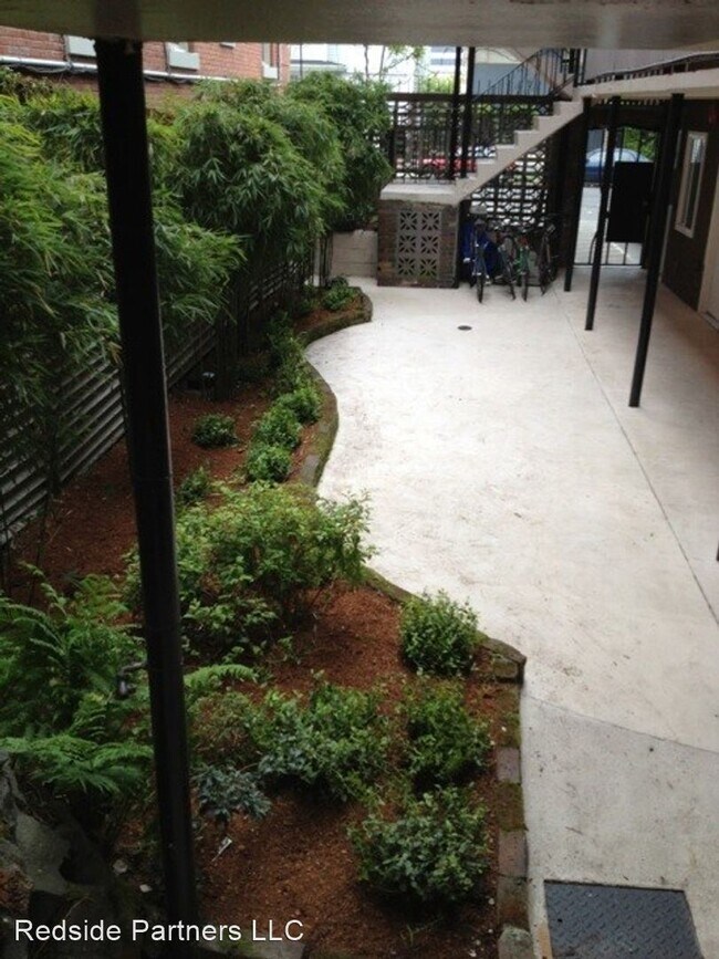 Building Photo - 1718 Summit Ave