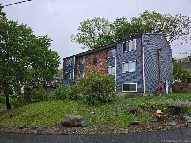 Primary Photo - 44 Armand Dr