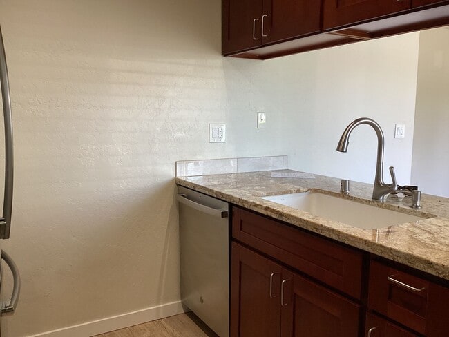 Building Photo - Cozy 2Br/1Ba Near the Beach