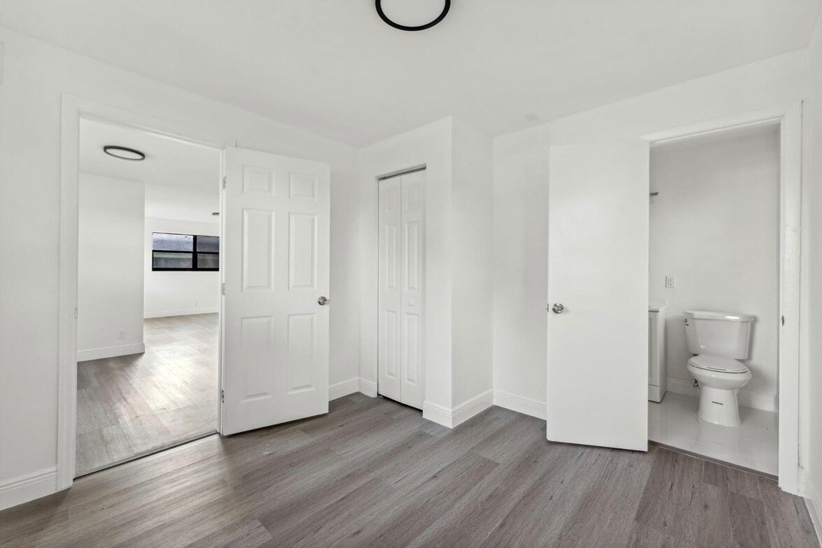 Building Photo - 230 SW 13th Ave