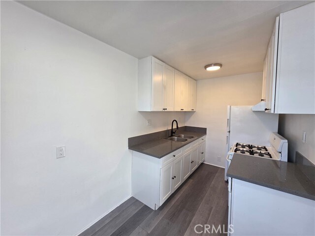 Building Photo - 258 E 79th St