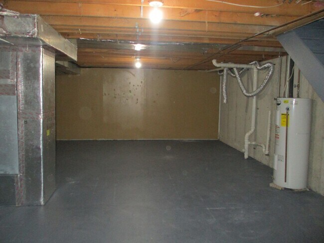 Building Photo - Northampton School District spacious end unit townhome located in the Borough of Bath featuring s...