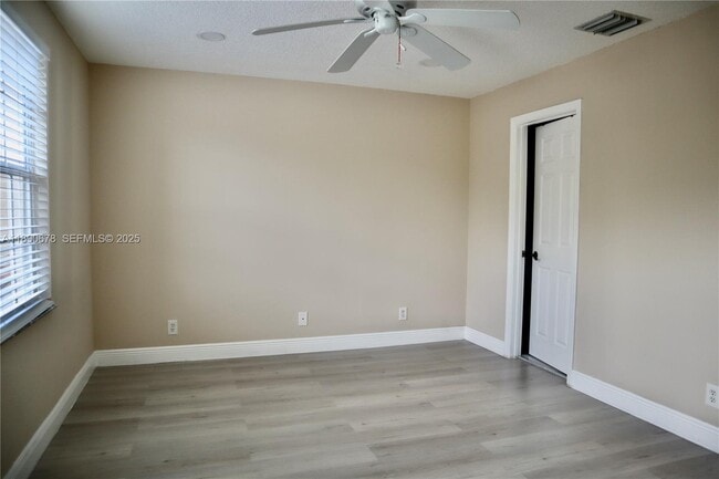 Building Photo - 8656 Southgate Shores Cir