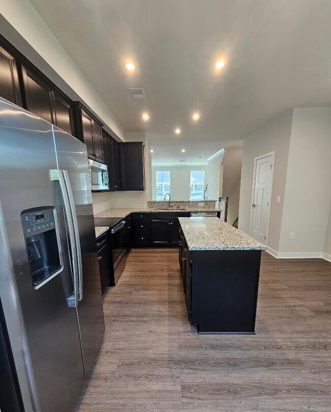 Building Photo - 303 Golan Cir