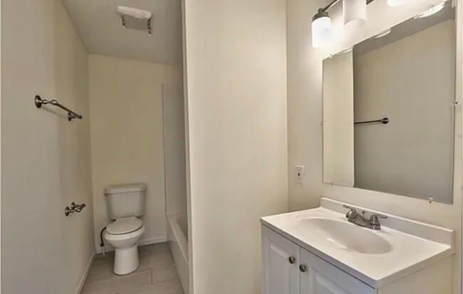 Building Photo - Charmin one bedroom house