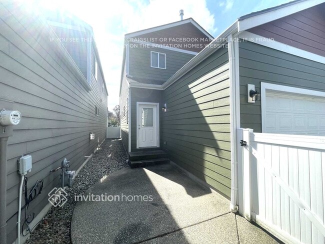 Building Photo - 7624 Kodiak Ave NE