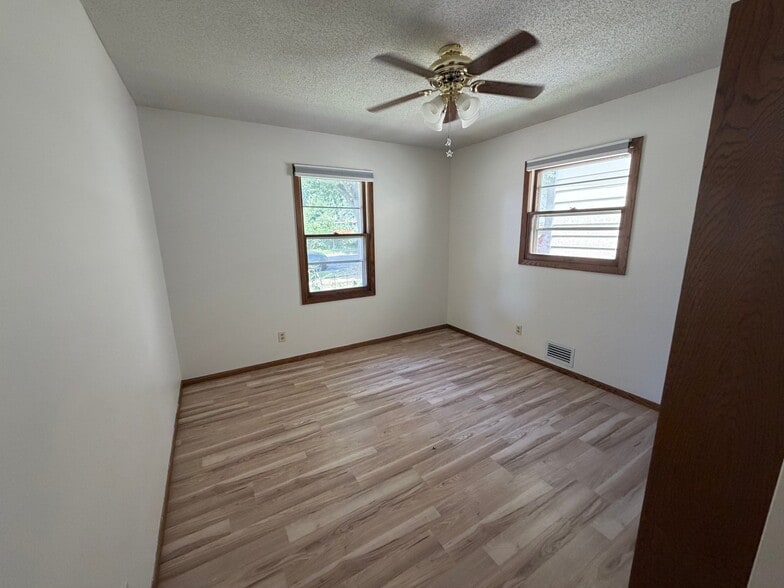 Building Photo - 2098 Sherwood Ave