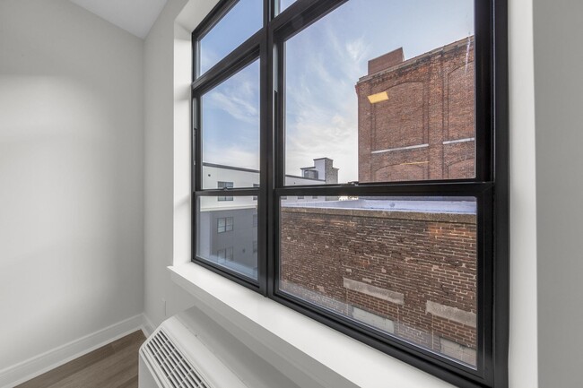 Building Photo - 121 34th St