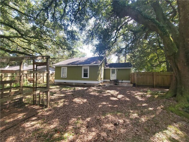 Building Photo - 5430 Greenleaf Rd