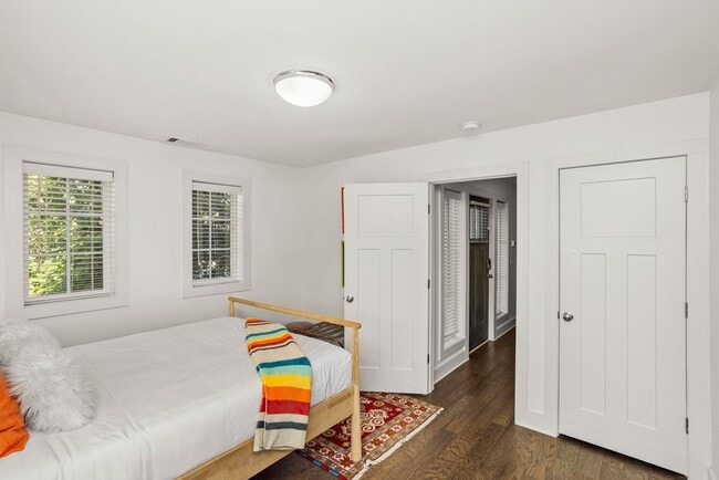 Building Photo - 4 BEDROOM, 5 BATH, 2-CAR GARAGE-