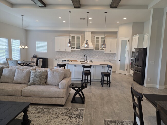 Building Photo - 10989 Rustic Timber Lp